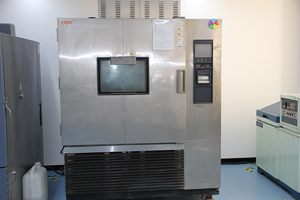 Low temperature humidity and temperature control test chamber